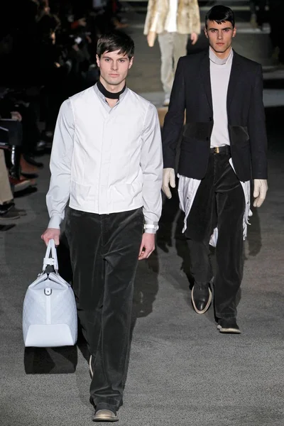 Look 12